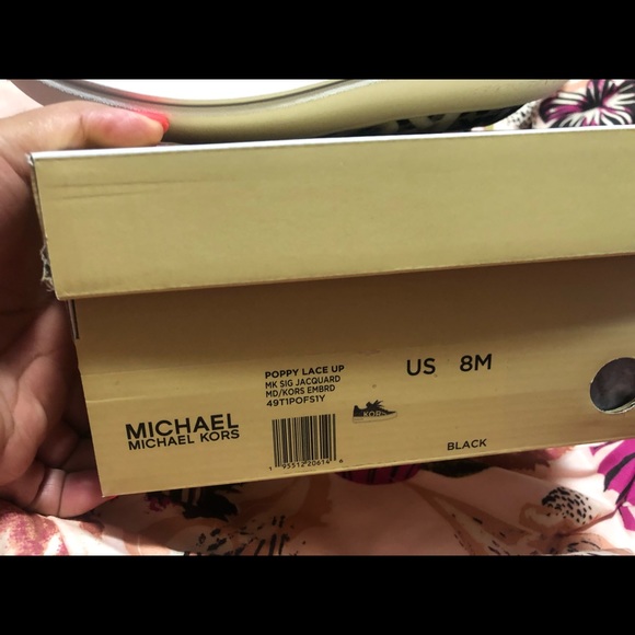 Michael Kors sneakers, color black,grey, and white new. - Picture 3 of 3